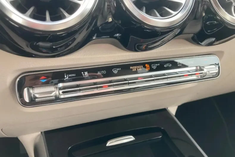 Mercedes-Benz GLB 200 din 2021 cu 66.370 km - oferta MER115641 - foto 11