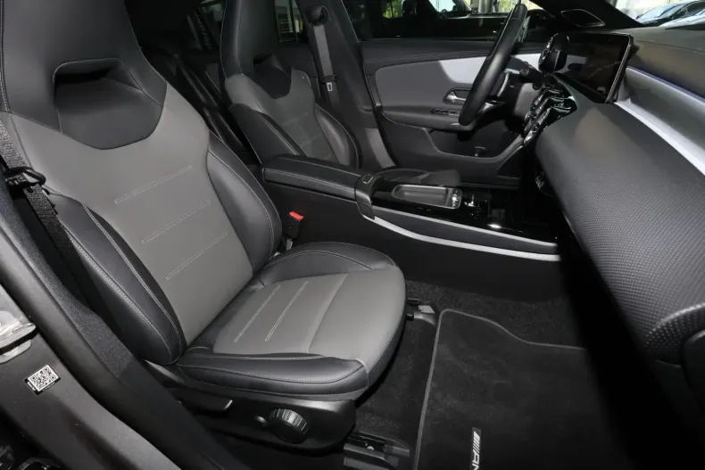 Mercedes-Benz CLA 180 din 2024 cu 11.480 km - oferta MER115678 - foto 4