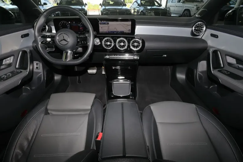 Mercedes-Benz CLA 180 din 2024 cu 11.480 km - oferta MER115678 - foto 5