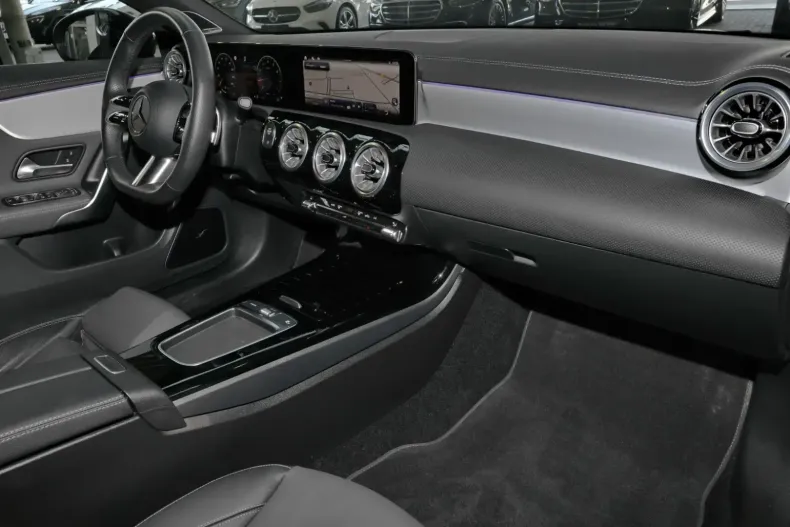 Mercedes-Benz CLA 180 din 2024 cu 11.480 km - oferta MER115678 - foto 7