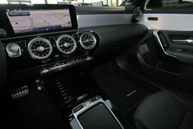 Mercedes-Benz CLA 180 din 2024 cu 11.480 km - oferta MER115678 - foto 9