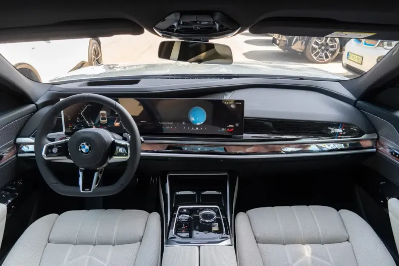 BMW 740 din 2025 cu 9.900 km - oferta BMW115715 - foto 7