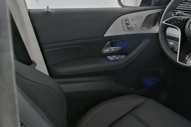 Mercedes-Benz GLE 300 din 2024 cu 8.404 km - oferta MER115732 - foto 9