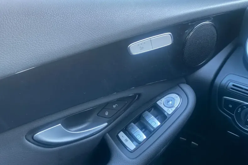 Mercedes-Benz GLC 300 din 2021 cu 98.175 km - oferta MER115755 - foto 25