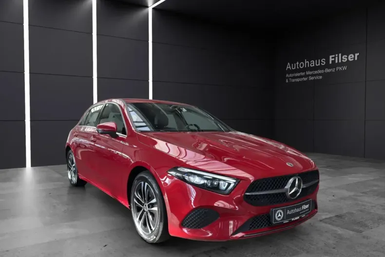 Mercedes-Benz A 180 din 2023 cu 42.859 km - oferta MER115759 - foto 1