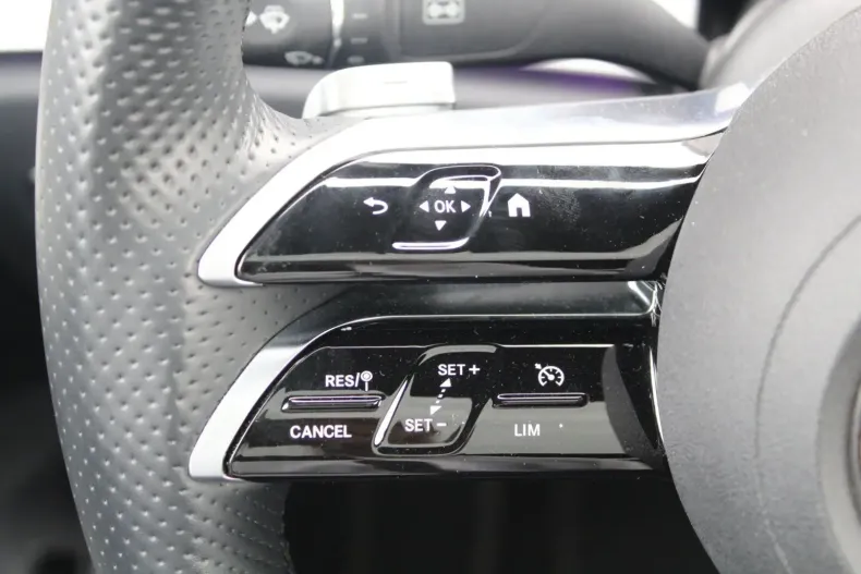 Mercedes-Benz E 300 din 2023 cu 23.495 km - oferta MER115778 - foto 9