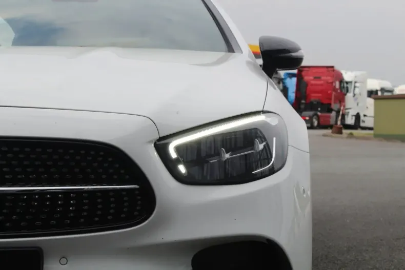 Mercedes-Benz E 300 din 2023 cu 23.495 km - oferta MER115778 - foto 19