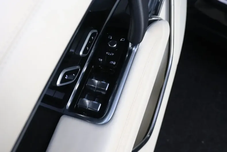 Land Rover Range Rover din 2023 cu 29.500 km - oferta LAN115829 - foto 24