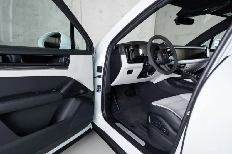 Porsche Cayenne din 2025 cu 10 km - oferta POR115842 - foto 4