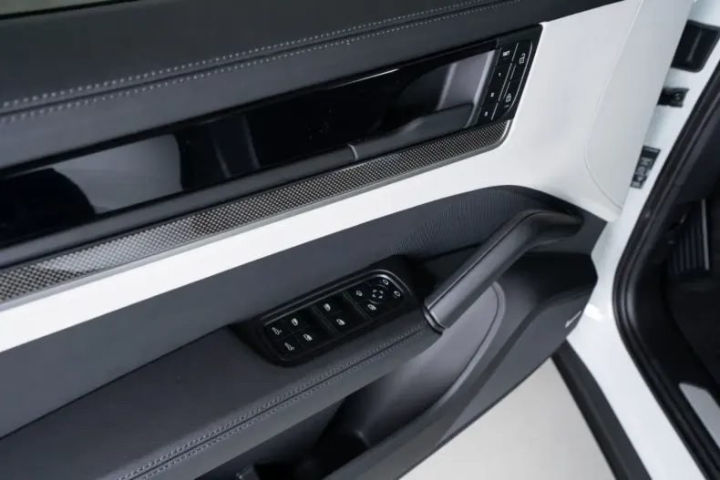 Porsche Cayenne din 2025 cu 10 km - oferta POR115842 - foto 18