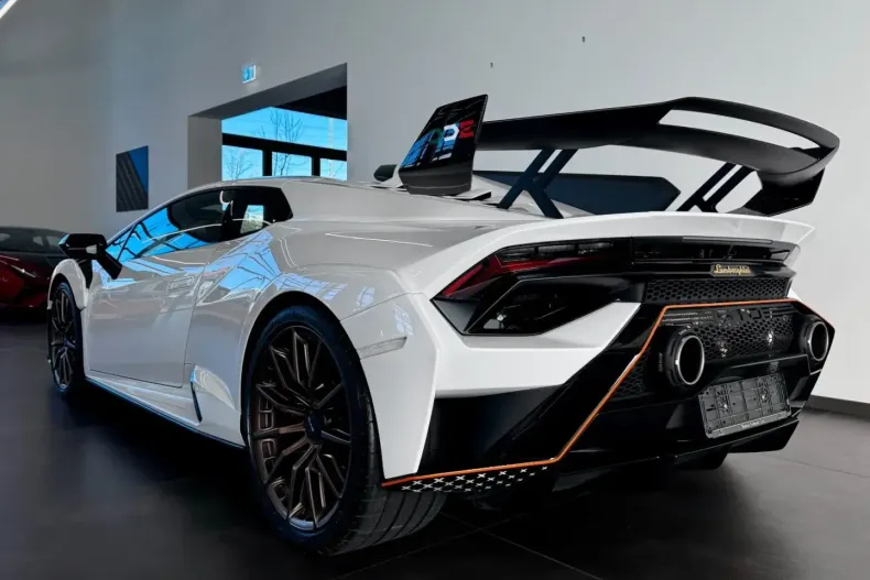 Lamborghini Huracán din 2024 cu 8.272 km - oferta LAM115843 - foto 3