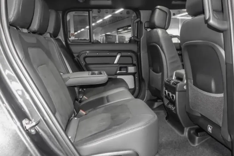 Land Rover Defender din 2024 cu 7.100 km - oferta LAN115866 - foto 8