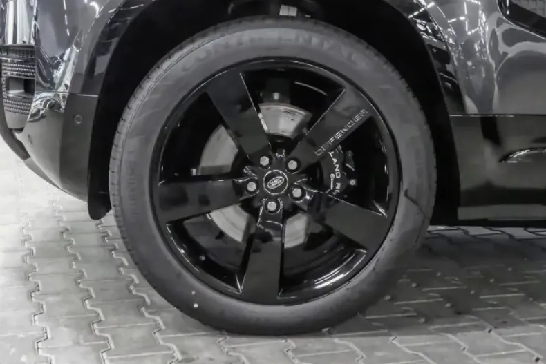 Land Rover Defender din 2024 cu 7.100 km - oferta LAN115866 - foto 9