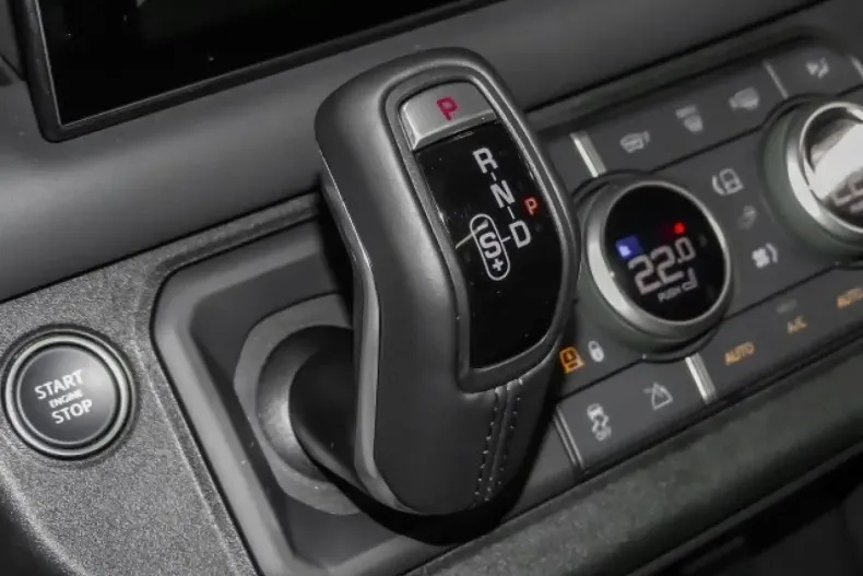 Land Rover Defender din 2024 cu 7.100 km - oferta LAN115866 - foto 14