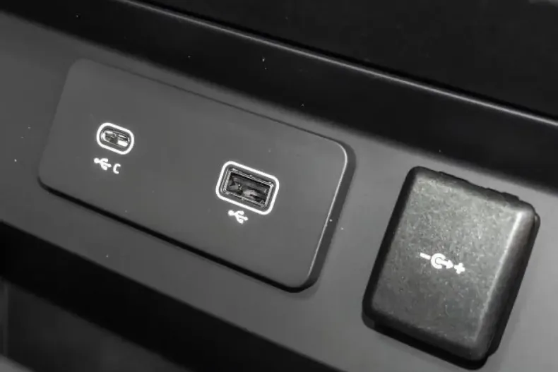 Land Rover Defender din 2024 cu 7.100 km - oferta LAN115866 - foto 15