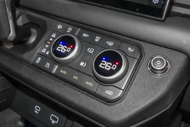 Land Rover Defender din 2023 cu 22.500 km - oferta LAN115867 - foto 10