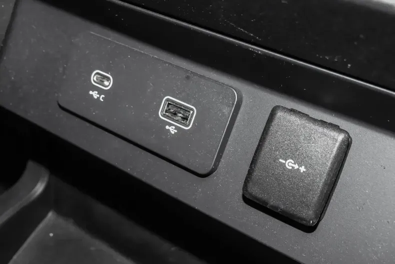 Land Rover Defender din 2023 cu 22.500 km - oferta LAN115867 - foto 13