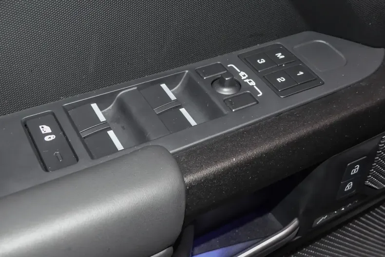 Land Rover Defender din 2023 cu 22.500 km - oferta LAN115867 - foto 14