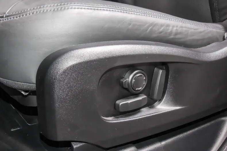 Land Rover Defender din 2023 cu 22.500 km - oferta LAN115867 - foto 15