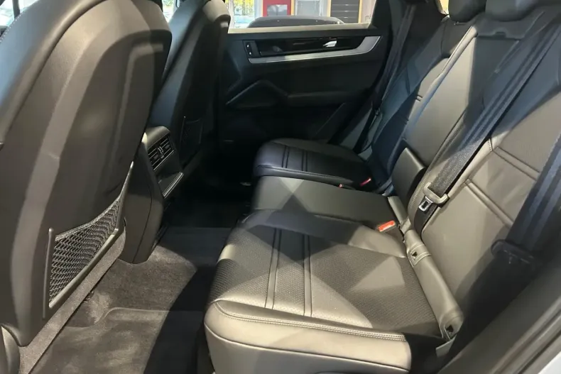 Porsche Cayenne din 2024 cu 13.233 km - oferta POR115888 - foto 19