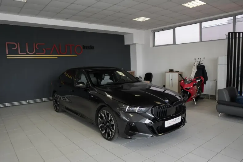 BMW 550 din 2024 cu 25.000 km - oferta BMW115892 - foto 1