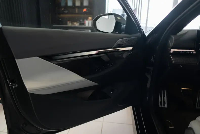 BMW 550 din 2024 cu 25.000 km - oferta BMW115892 - foto 23