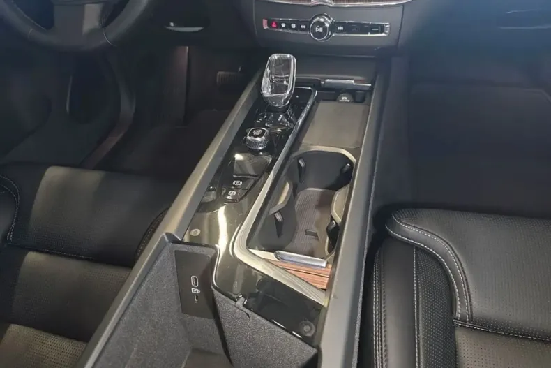 Volvo XC60 din 2023 cu 27.200 km - oferta VOL115893 - foto 17