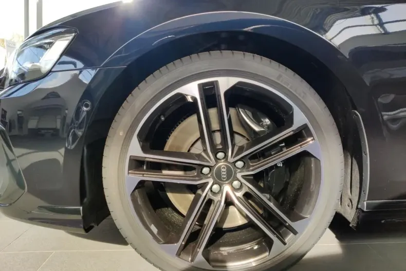 Audi S8 din 2024 cu 4.200 km - oferta AUD115914 - foto 6