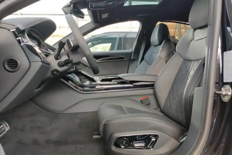 Audi S8 din 2024 cu 4.200 km - oferta AUD115914 - foto 7