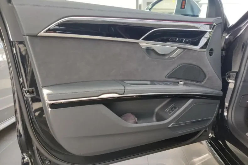 Audi S8 din 2024 cu 4.200 km - oferta AUD115914 - foto 11