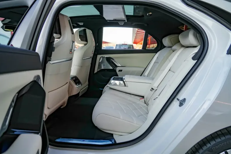 BMW 740 din 2024 cu 50 km - oferta BMW115918 - foto 12