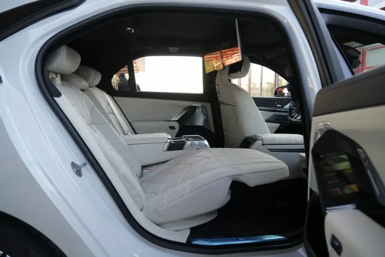 BMW 740 din 2024 cu 50 km - oferta BMW115918 - foto 18