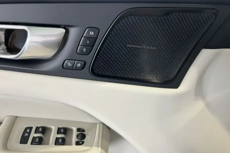 Volvo XC60 din 2023 cu 17.198 km - oferta VOL115929 - foto 18