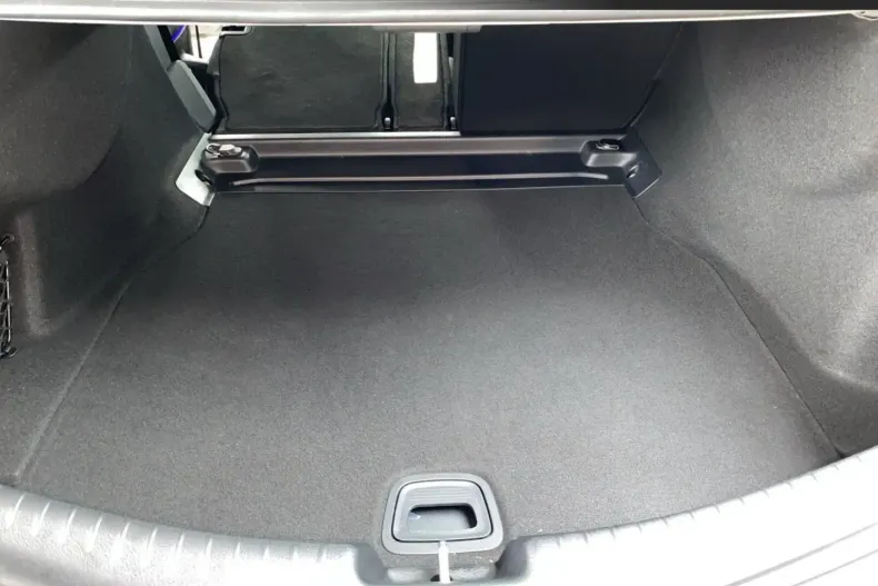 Mercedes-Benz CLE 300 din 2023 cu 5.996 km - oferta MER115934 - foto 10