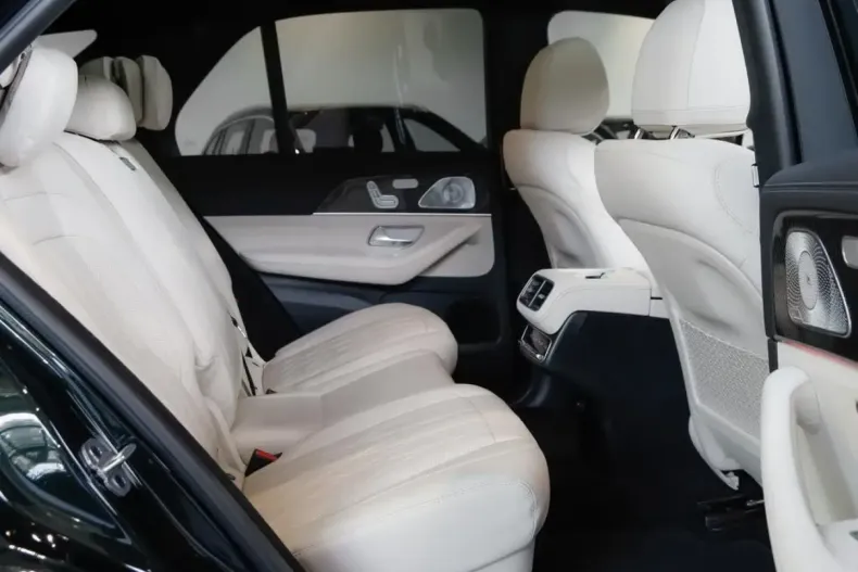 Mercedes-Benz GLE 63 AMG din 2023 cu 9.677 km - oferta MER115936 - foto 11