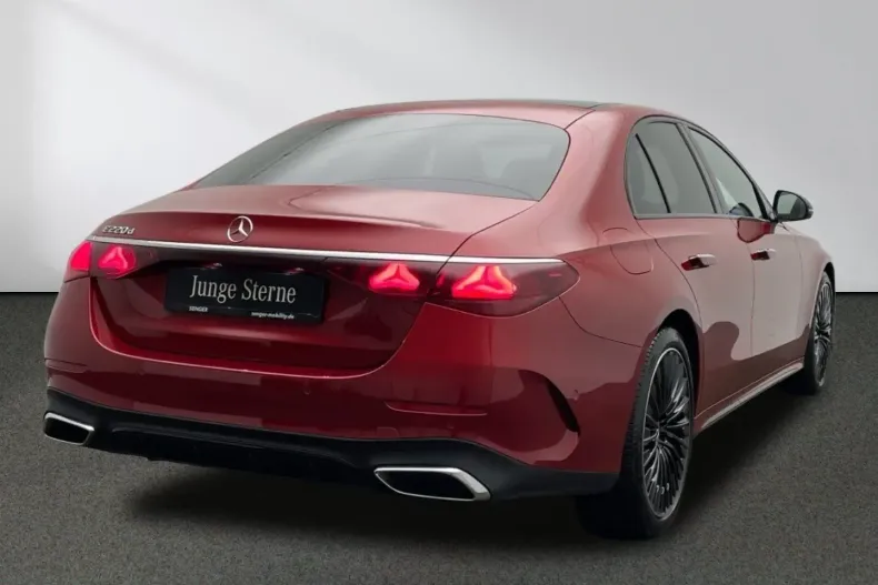 Mercedes-Benz E 220 din 2023 cu 5.000 km - oferta MER115944 - foto 4