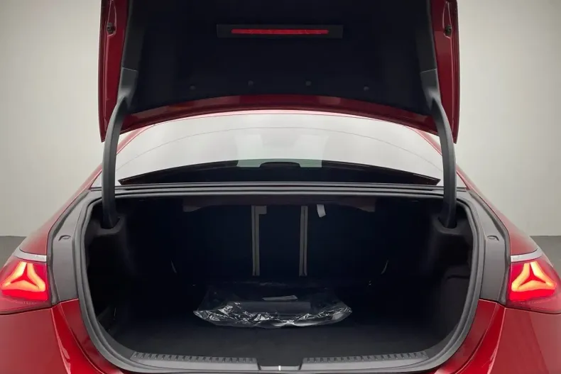 Mercedes-Benz E 220 din 2023 cu 5.000 km - oferta MER115944 - foto 8