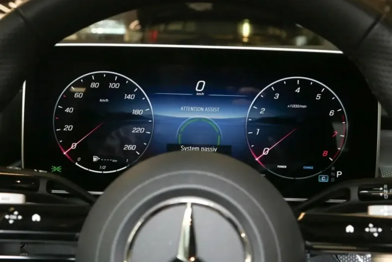 Mercedes-Benz CLE 200 din 2023 cu 4.600 km - oferta MER115965 - foto 11