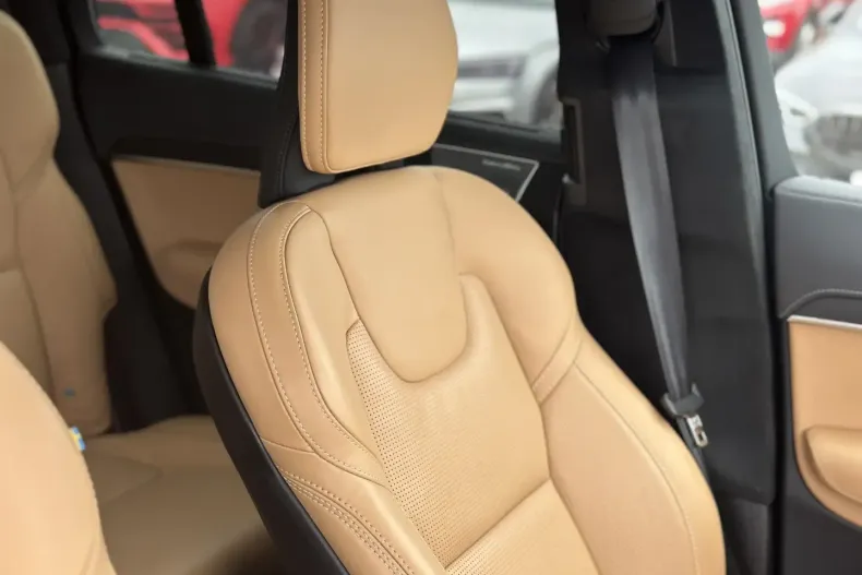 Volvo XC90 din 2023 cu 18.600 km - oferta VOL115973 - foto 13