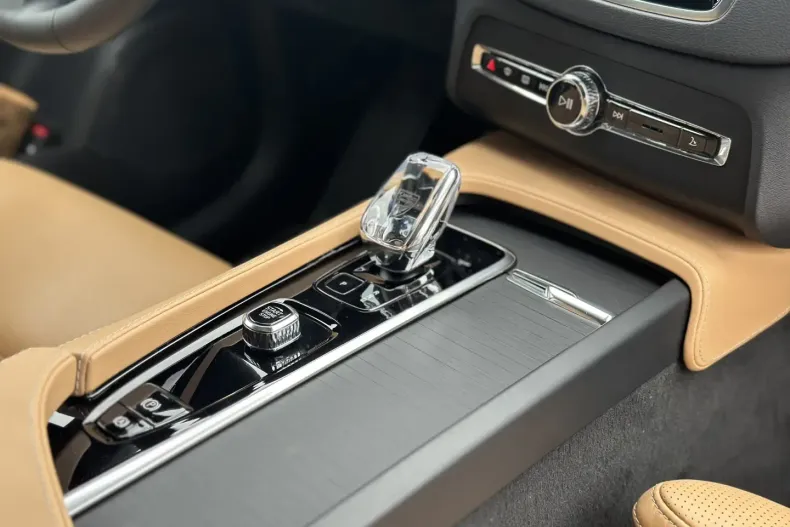 Volvo XC90 din 2023 cu 18.600 km - oferta VOL115973 - foto 16