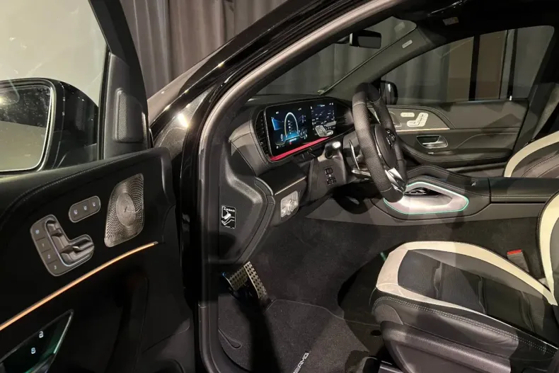 Mercedes-Benz GLE 63 AMG din 2023 cu 4.107 km - oferta MER115975 - foto 11