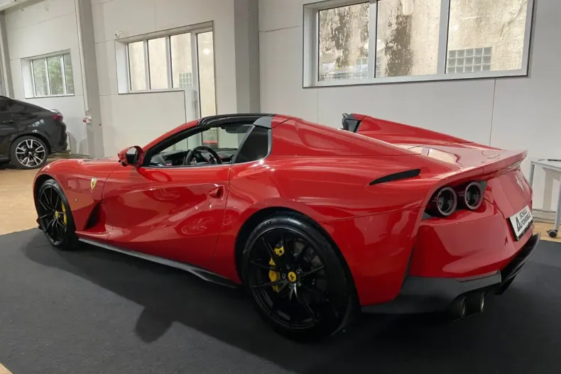 Ferrari 812 din 2023 cu 4.990 km - oferta FER115990 - foto 7