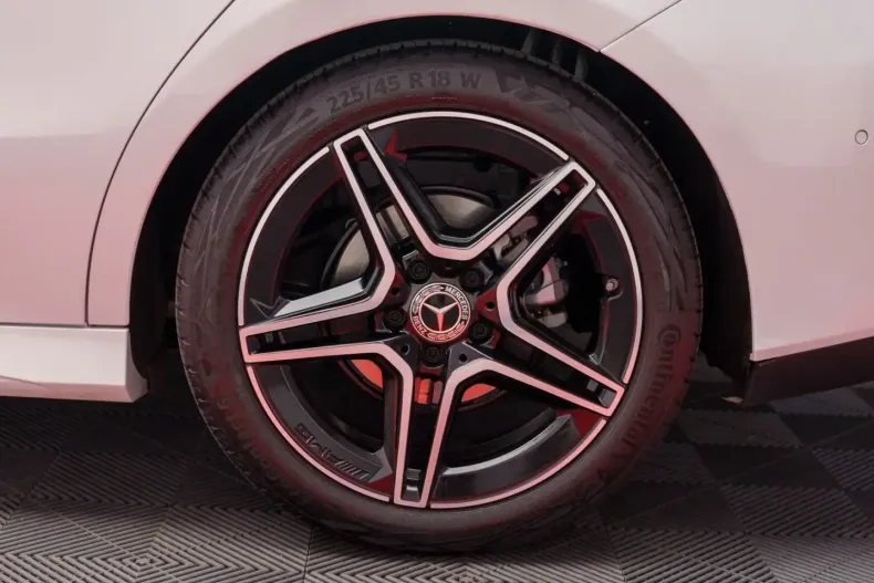 Mercedes-Benz CLA 180 din 2022 cu 14.982 km - oferta MER115991 - foto 4