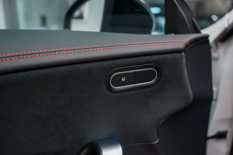 Mercedes-Benz CLA 180 din 2022 cu 14.982 km - oferta MER115991 - foto 12