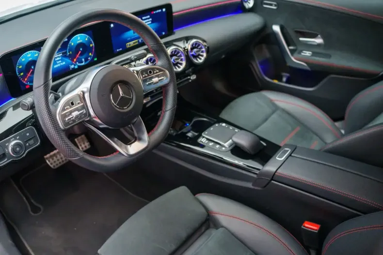 Mercedes-Benz CLA 180 din 2022 cu 14.982 km - oferta MER115991 - foto 15