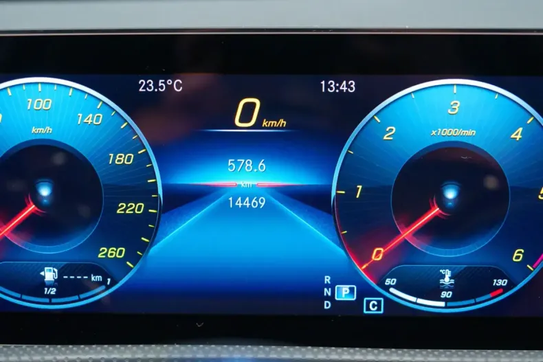 Mercedes-Benz CLA 180 din 2022 cu 14.982 km - oferta MER115991 - foto 16