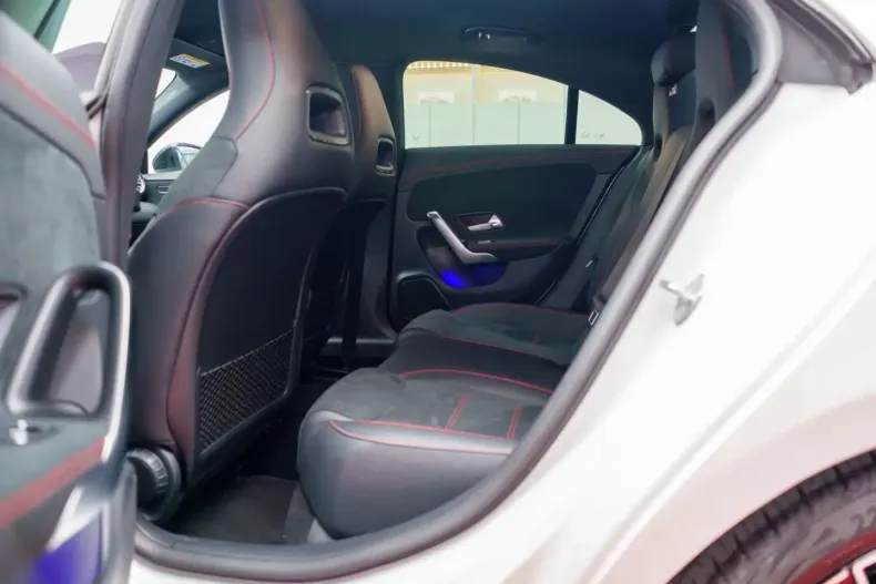 Mercedes-Benz CLA 180 din 2022 cu 14.982 km - oferta MER115991 - foto 17