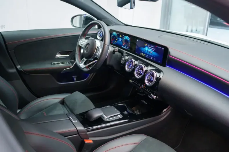 Mercedes-Benz CLA 180 din 2022 cu 14.982 km - oferta MER115991 - foto 23