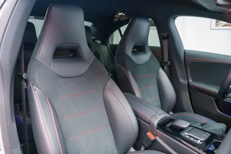 Mercedes-Benz CLA 180 din 2022 cu 14.982 km - oferta MER115991 - foto 25