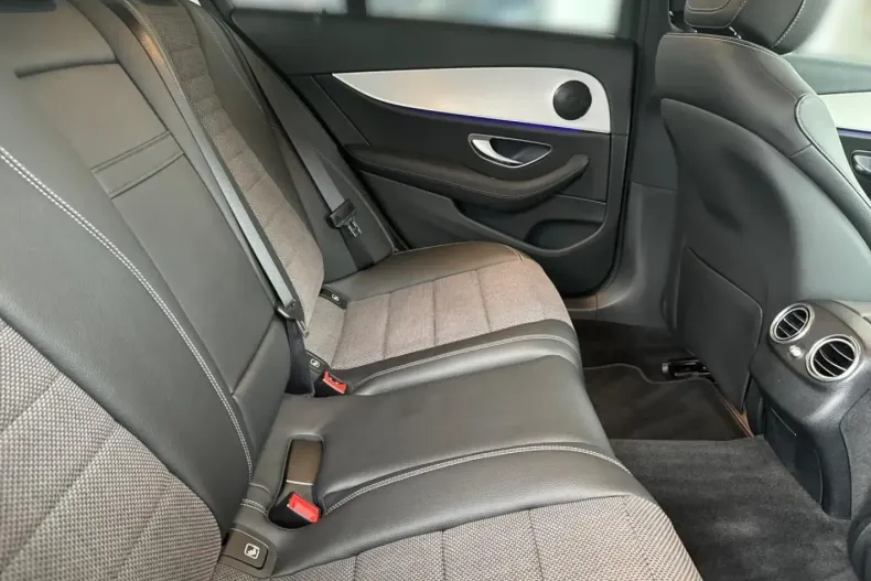 Mercedes-Benz E 300 din 2020 cu 27.505 km - oferta MER115995 - foto 12